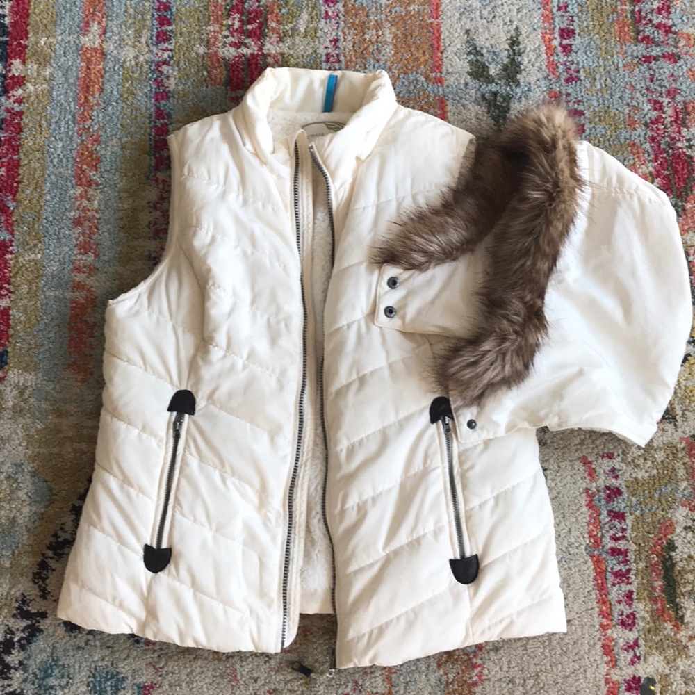 Gorgeous White Vest by GreenTea. NWOT. Size L